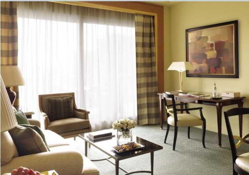 Four Seasons Hotel 5*