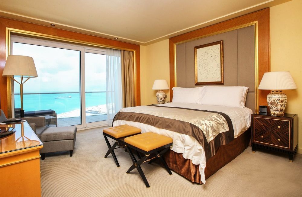 Four Seasons Hotel