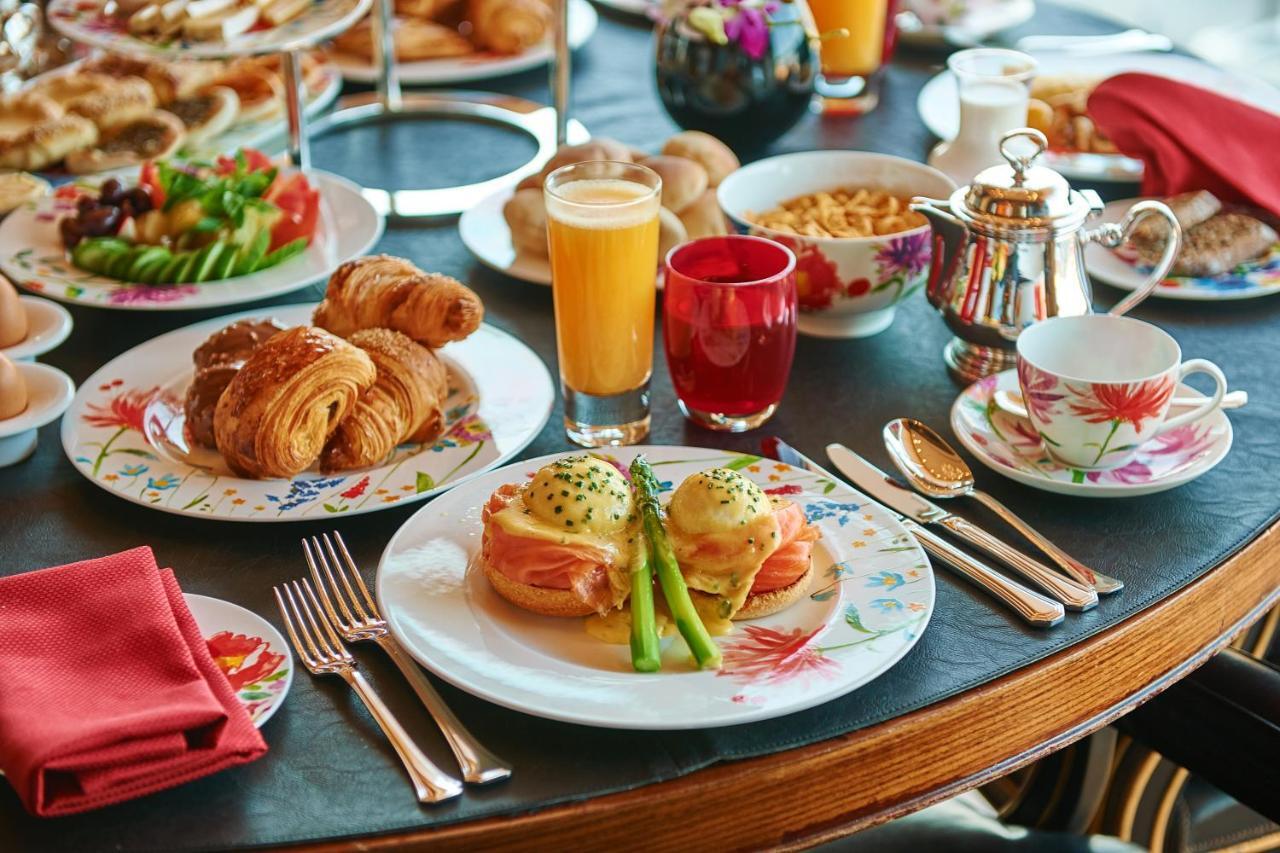 Four Seasons Hotel